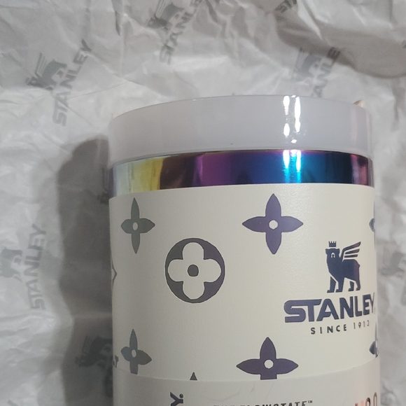Stanley Quencher H2.0 Tumbler with Cream and Purple Design - Picture 2 of 3